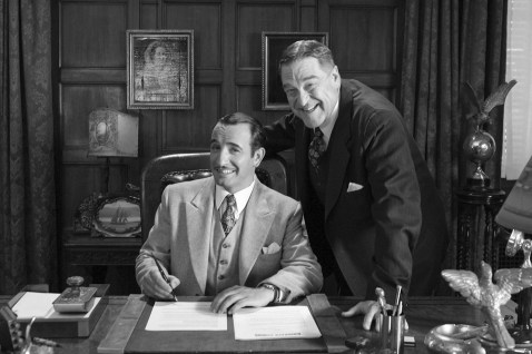 Valentin signs his new star contract with Kinograph Studios The Artist (126)