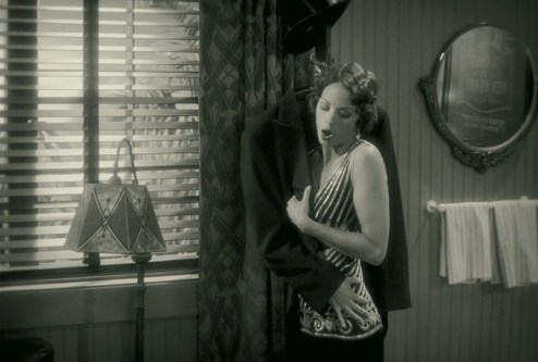 Imagining herself in Valentin's arms The Artist (141)